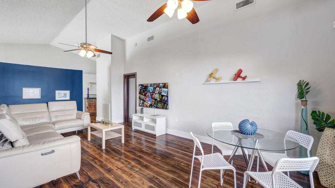 Photo of Livingroom in The Hammocks