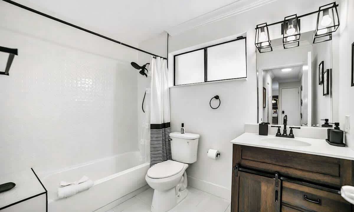 Photo of Bathroom in The Hammocks