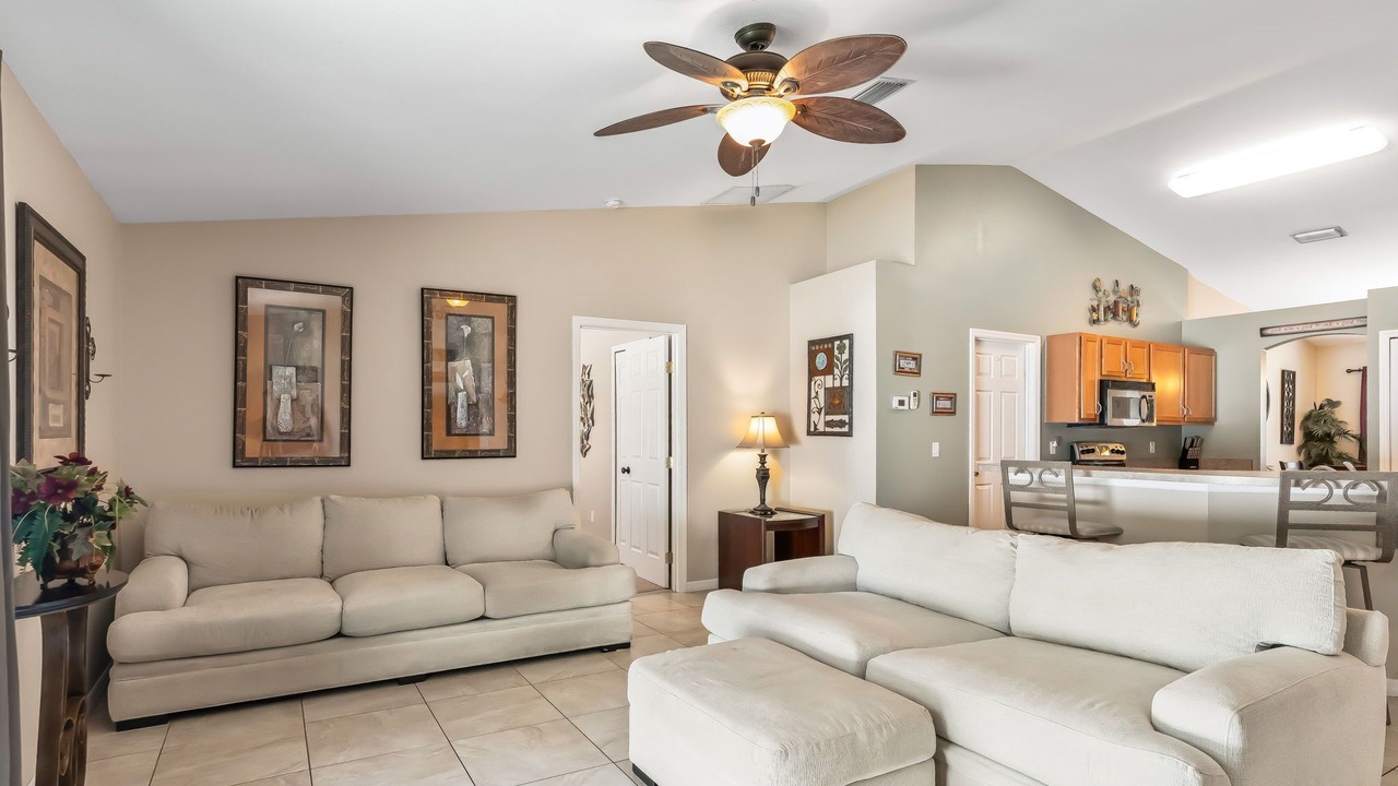 Photo of Livingroom in Candler