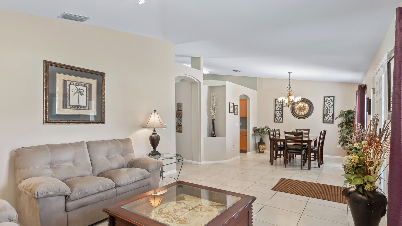 Photo of Livingroom in Candler