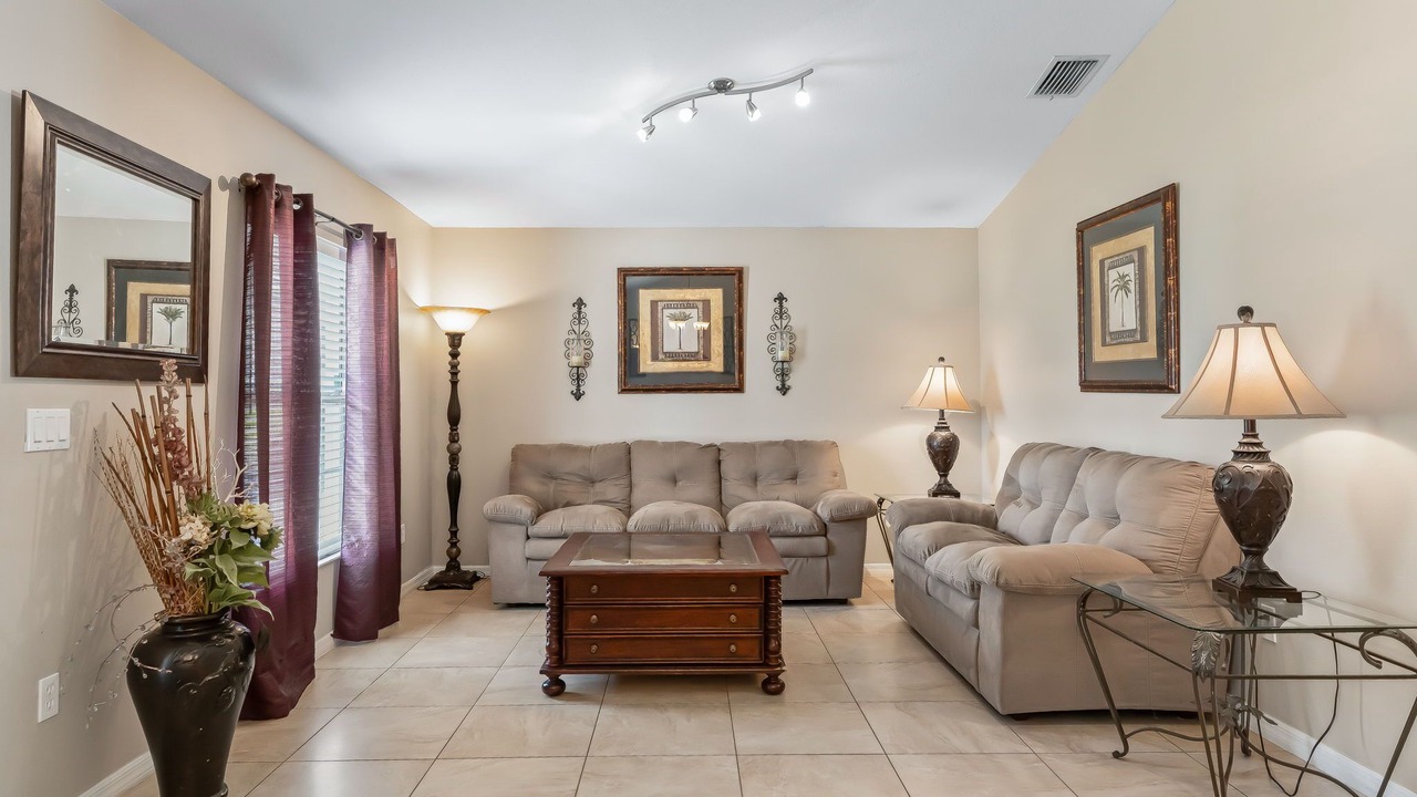 Photo of Livingroom in Candler
