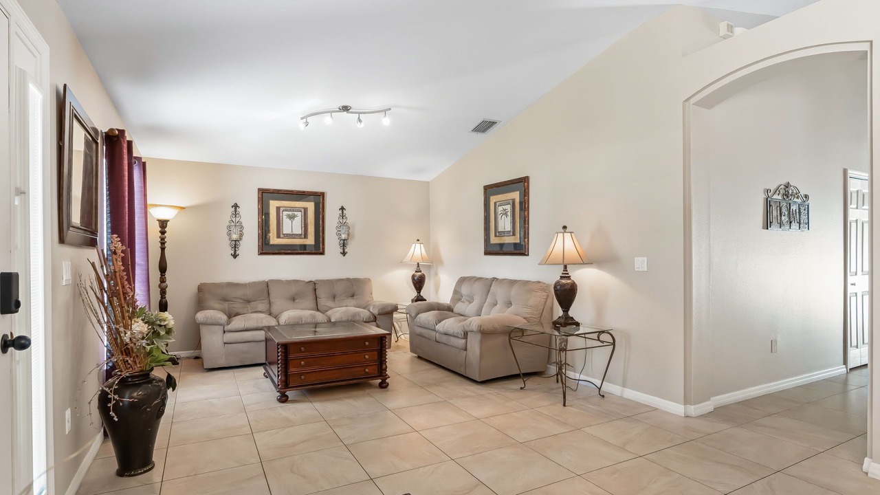 Photo of Livingroom in Candler