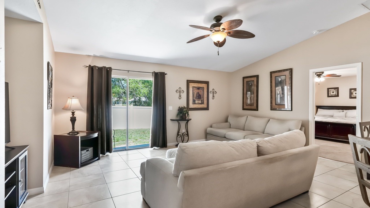 Photo of Livingroom in Candler