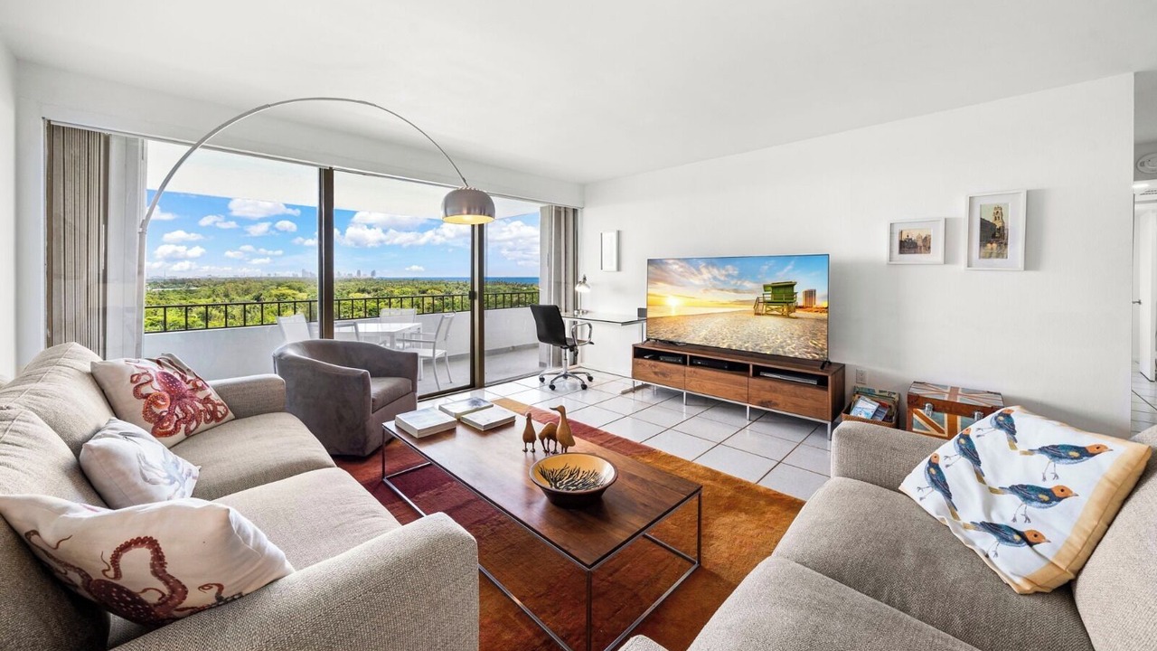 Photo of Livingroom in Key Biscayne