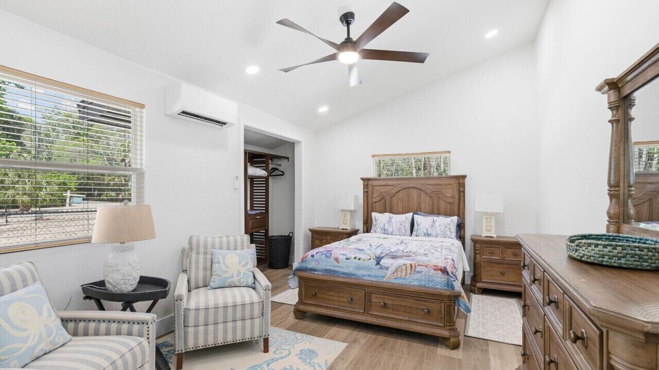 Photo of Bedroom in Weeki Wachee Gardens