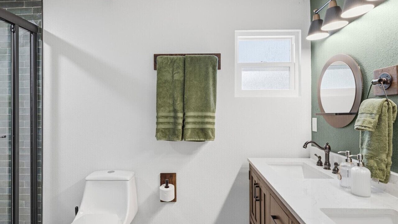 Photo of Bathroom in Weeki Wachee Gardens