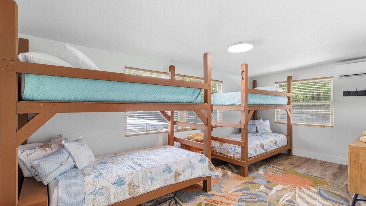 Photo of Bedroom in Weeki Wachee Gardens