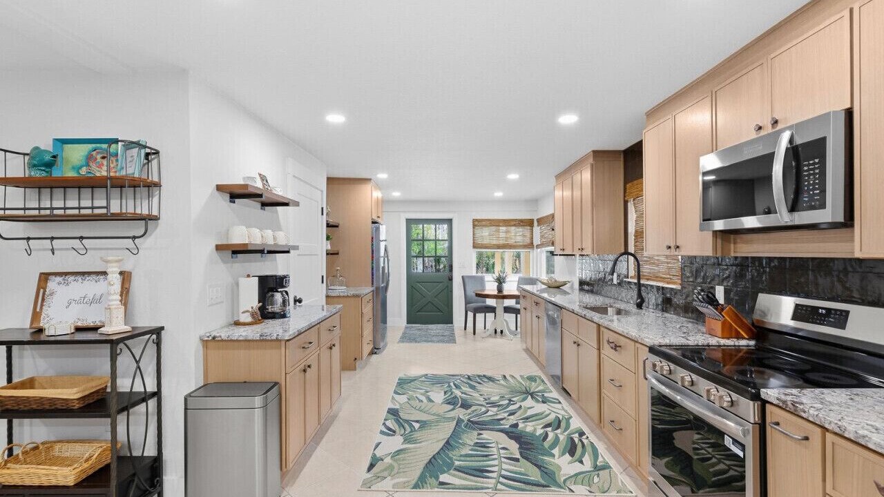 Photo of Kitchen in Weeki Wachee Gardens