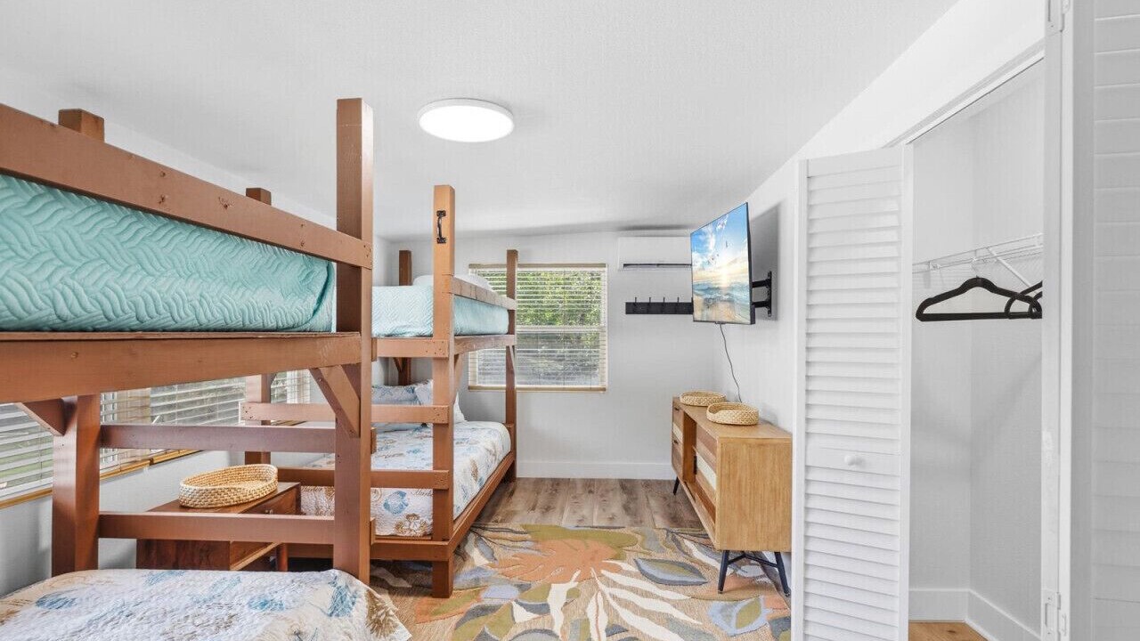 Photo of Bedroom in Weeki Wachee Gardens