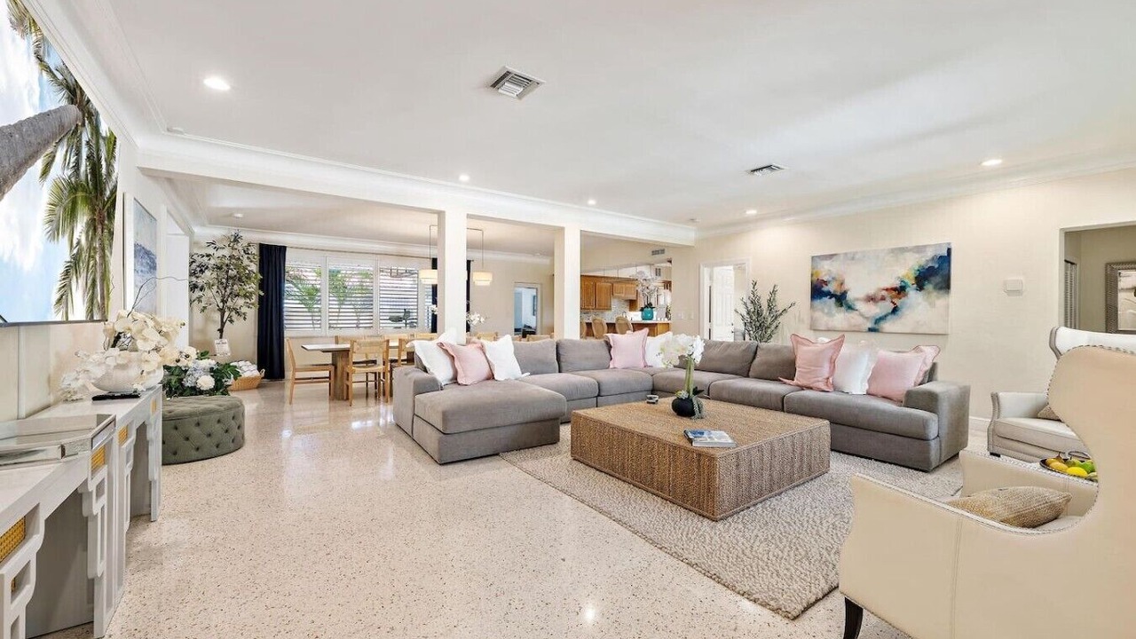 Photo of Livingroom in Northwood Shores