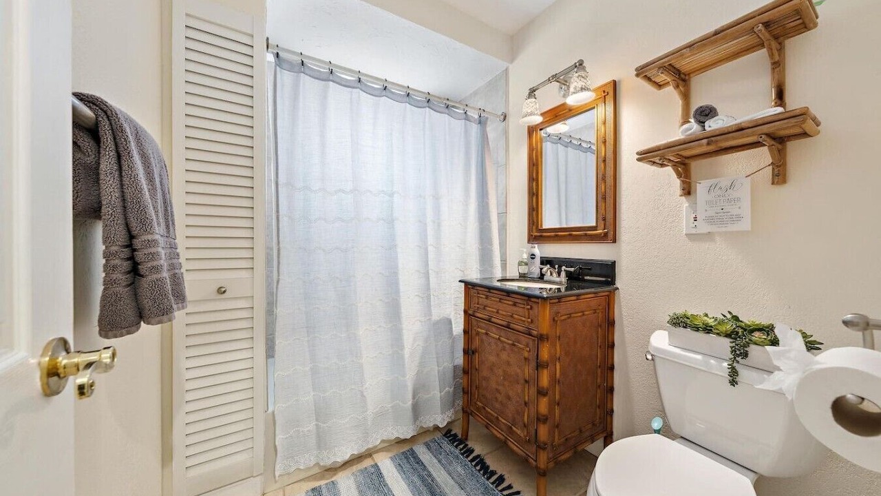 Photo of Bathroom in Northwood Shores