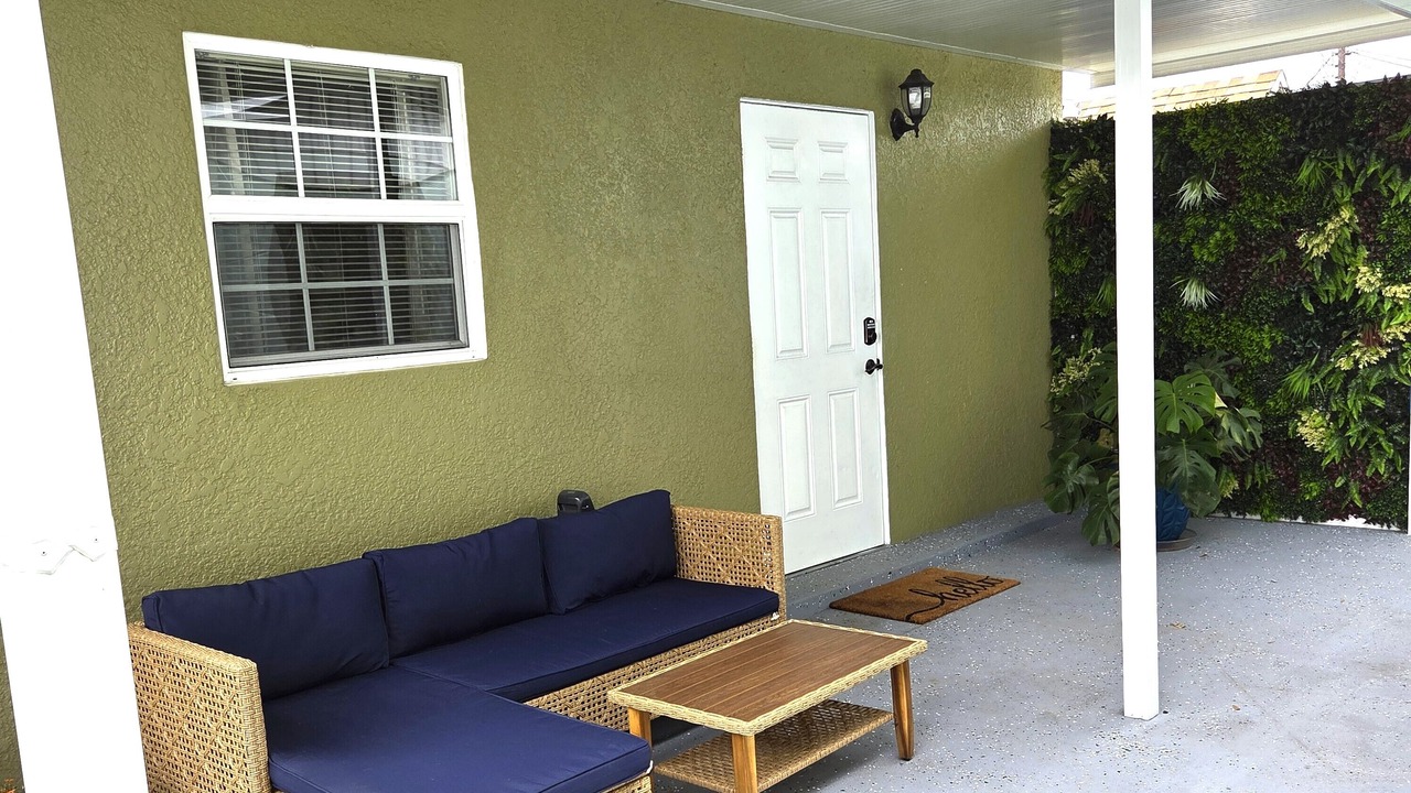 Photo of Patio Balcony in Pinecrest West Park