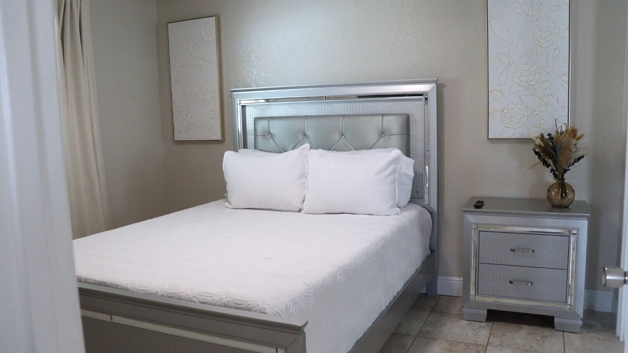Photo of Bedroom in Pinecrest West Park