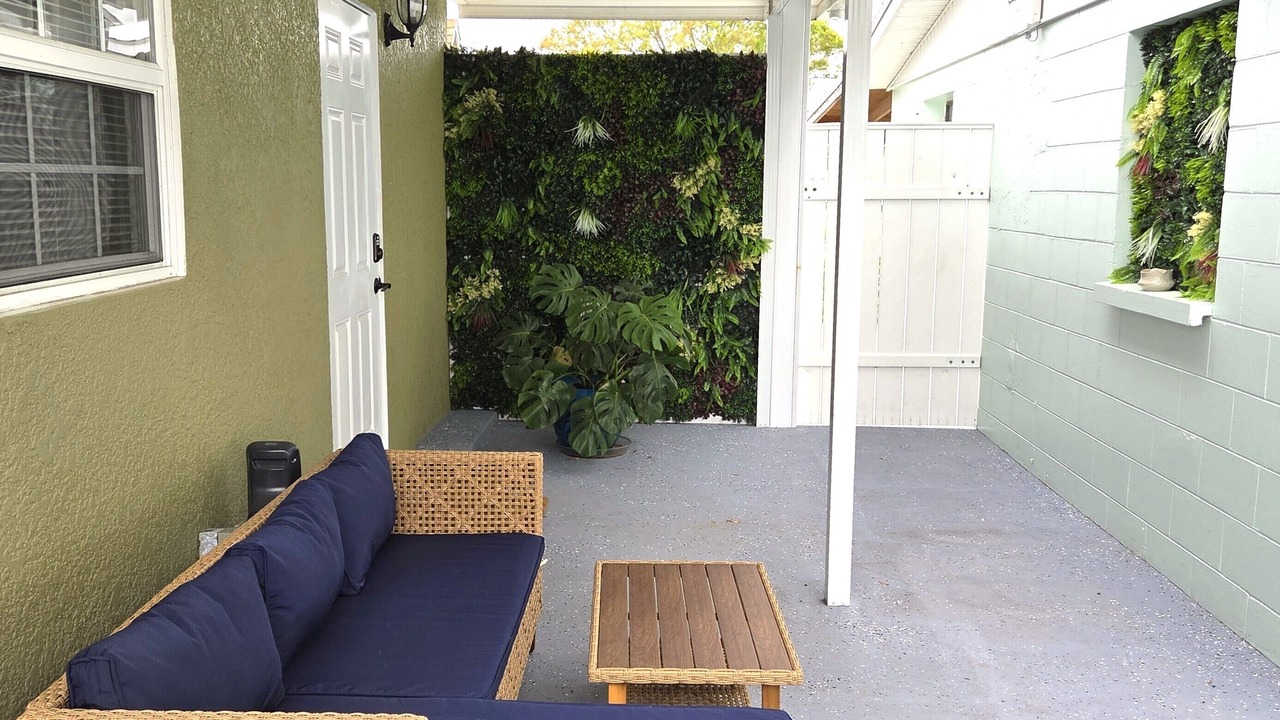 Photo of Patio Balcony in Pinecrest West Park
