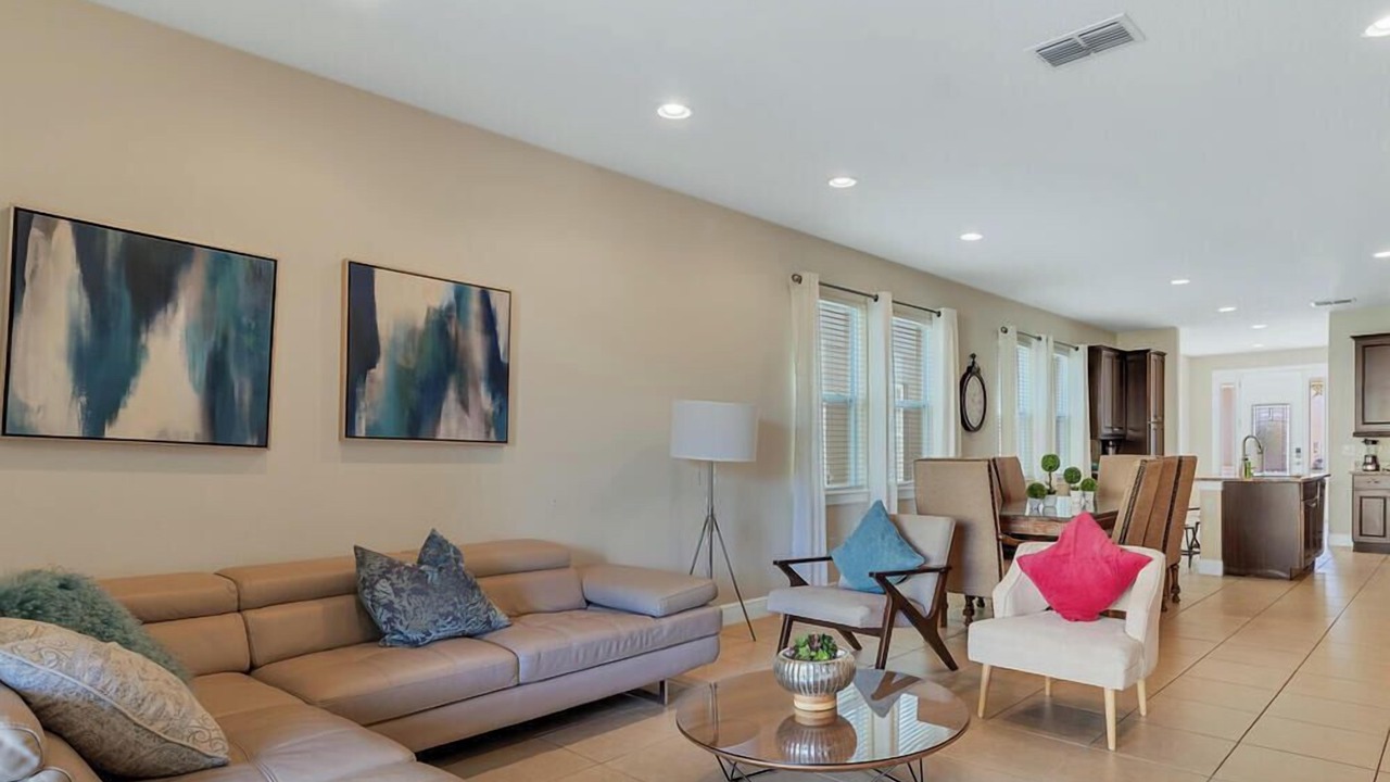 Photo of Livingroom in Davenport