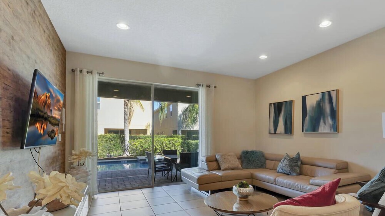 Photo of Livingroom in Davenport