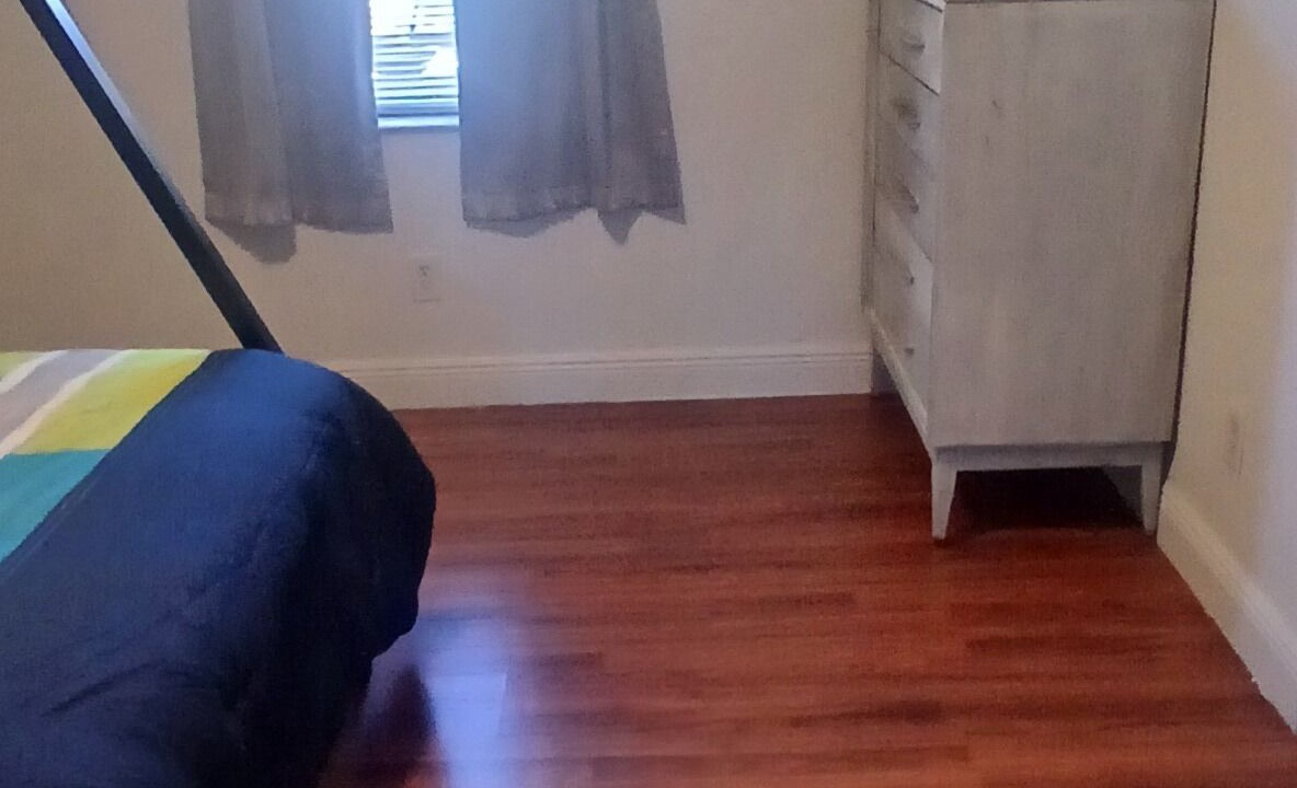 Photo of Bedroom in Town N County Park