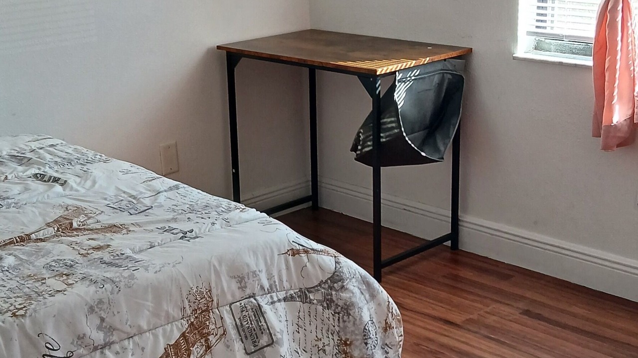 Photo of Bedroom in Town N County Park
