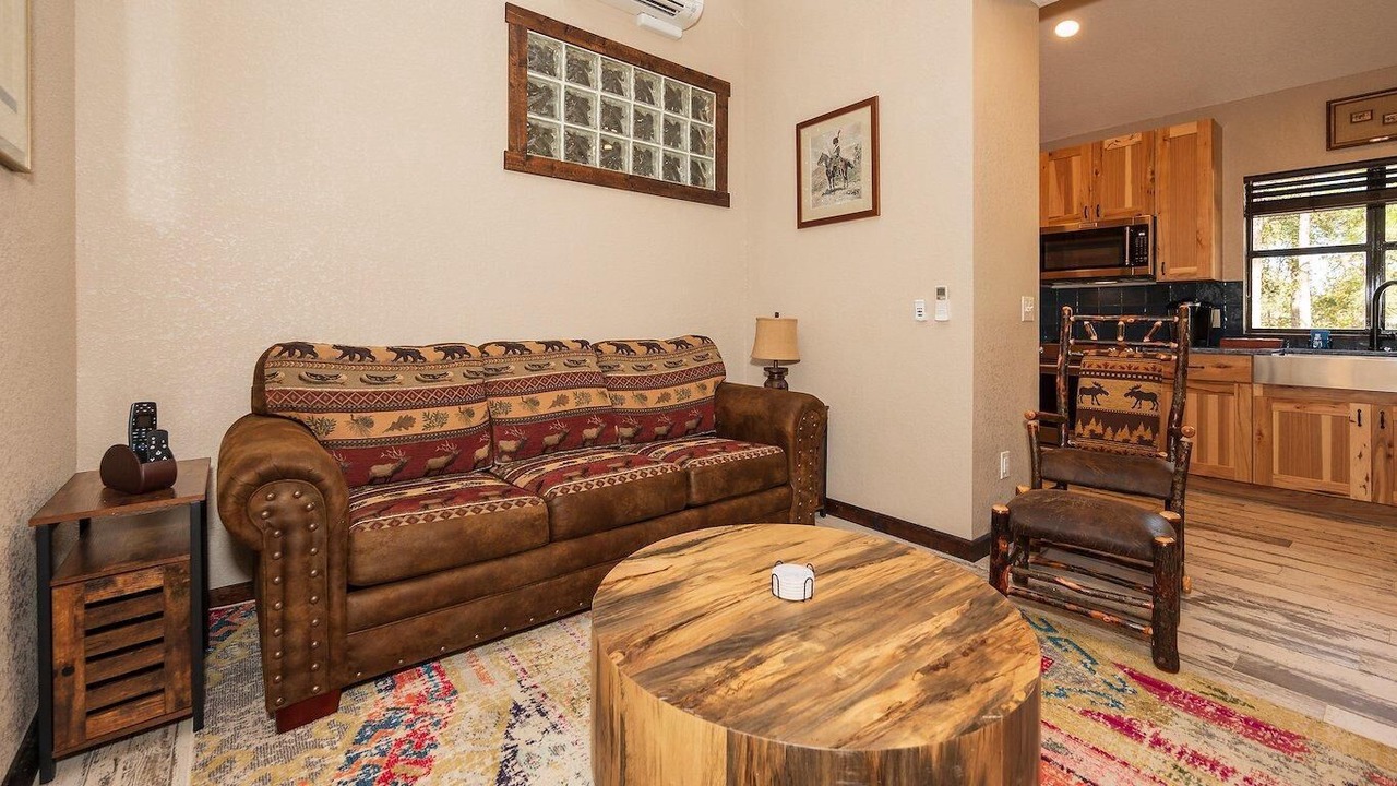 Photo of Livingroom in Bronson
