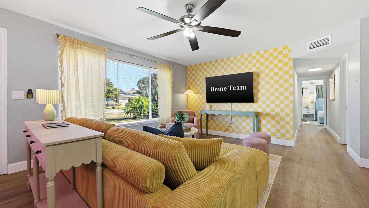 Photo of Bedroom in Bayshore Gardens