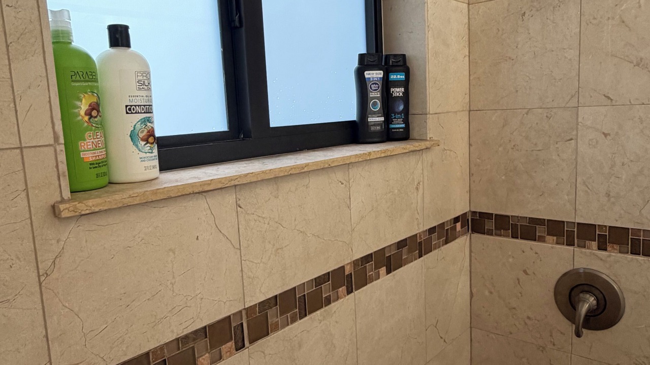 Photo of Bathroom in Kendale Lakes