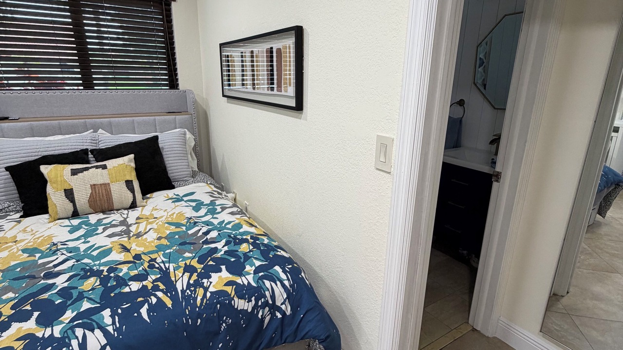 Photo of Bedroom in Kendale Lakes