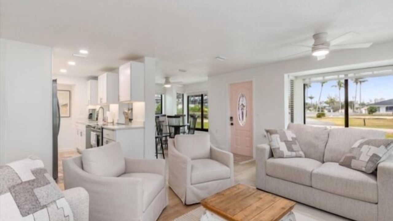 Photo of Livingroom in Grove City