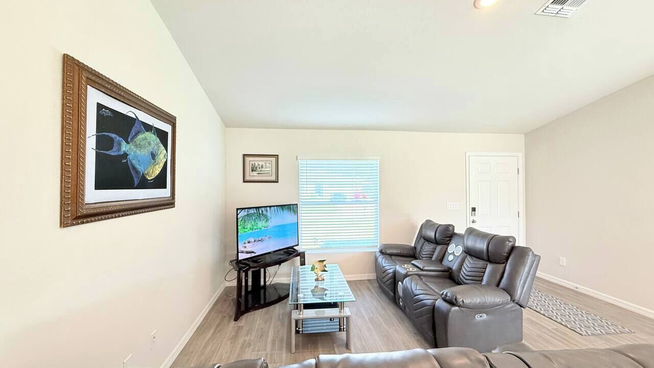 Photo of Livingroom in Harris