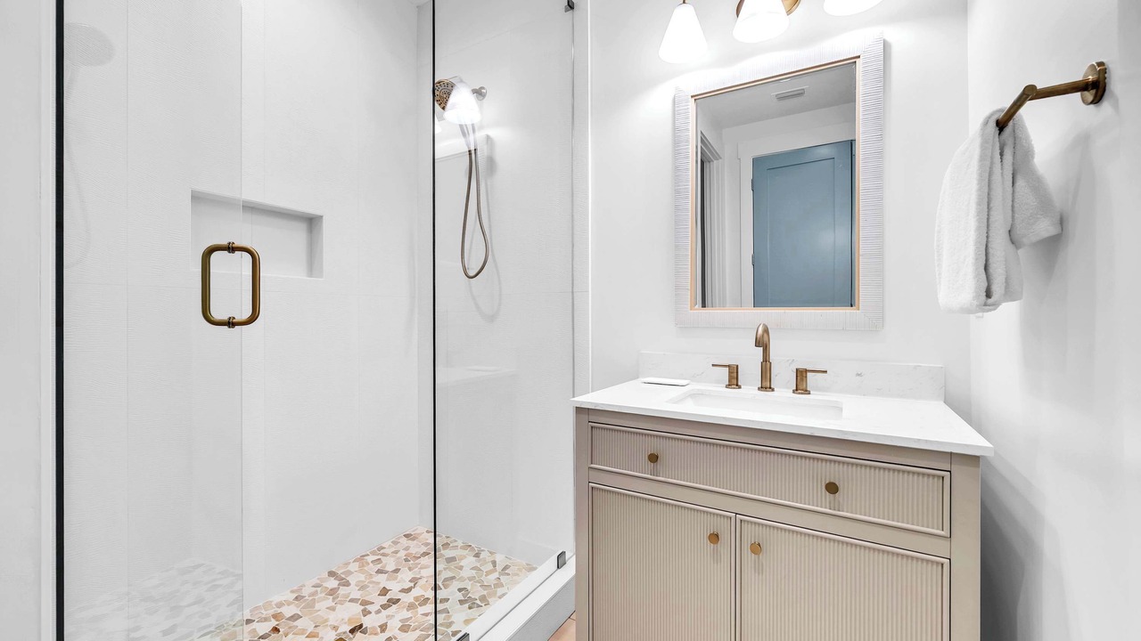Photo of Bathroom in Avalon Beach Estates