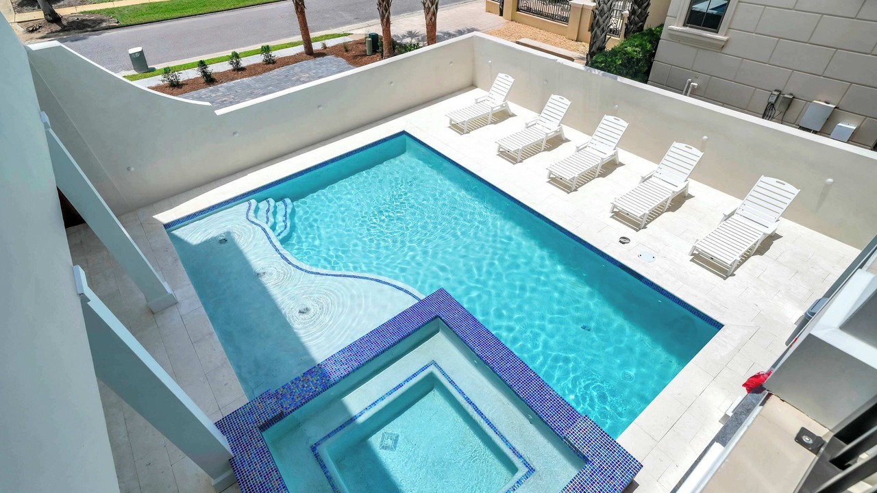 Photo of Patio Balcony in Avalon Beach Estates