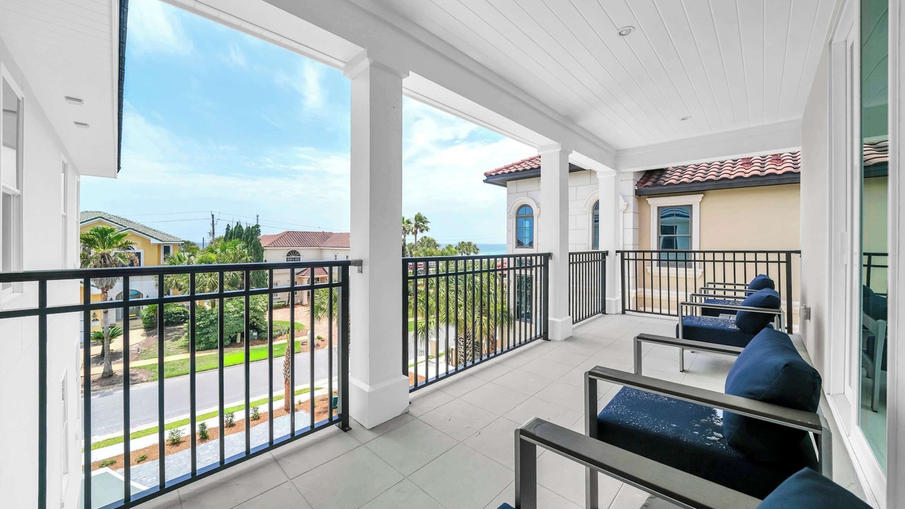 Photo of Patio Balcony in Avalon Beach Estates