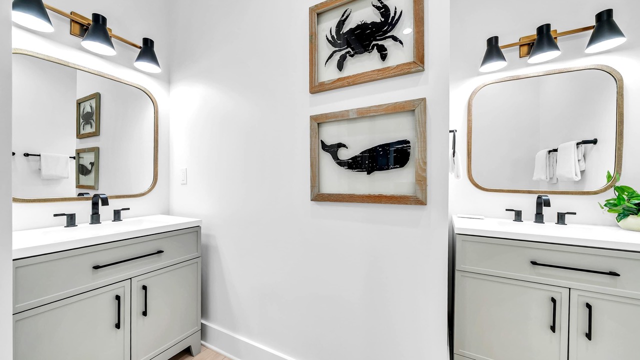 Photo of Bathroom in Avalon Beach Estates