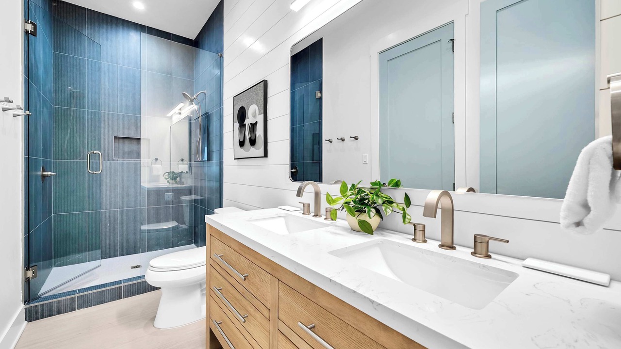 Photo of Bathroom in Avalon Beach Estates