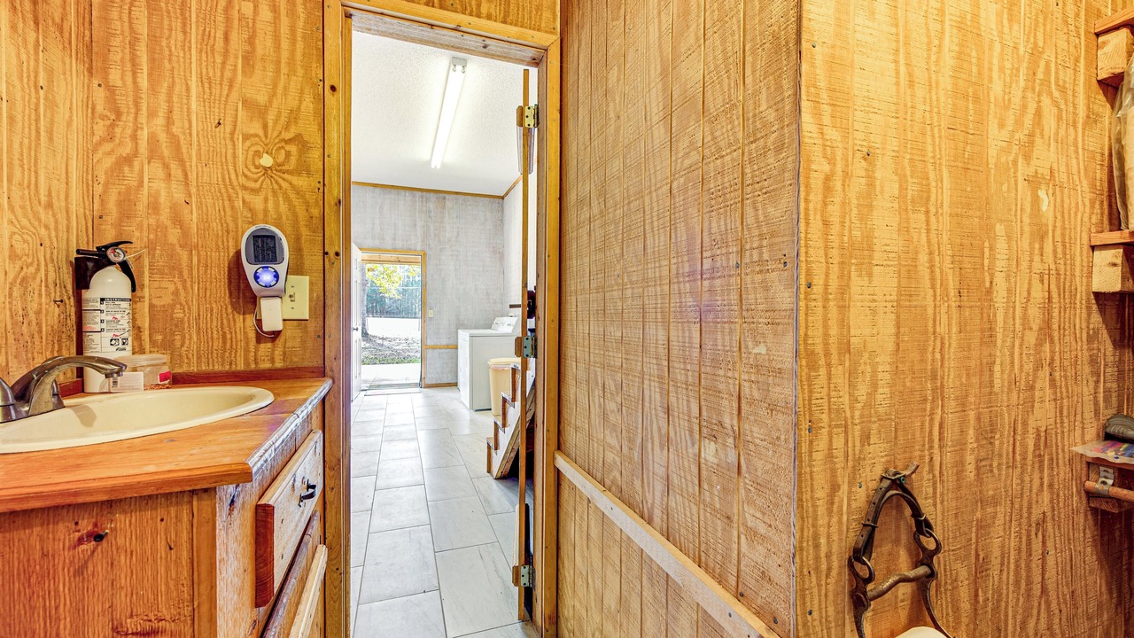 Photo of Bathroom in Colquitt County