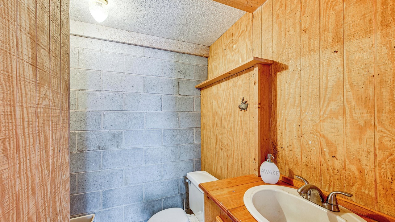 Photo of Bathroom in Colquitt County