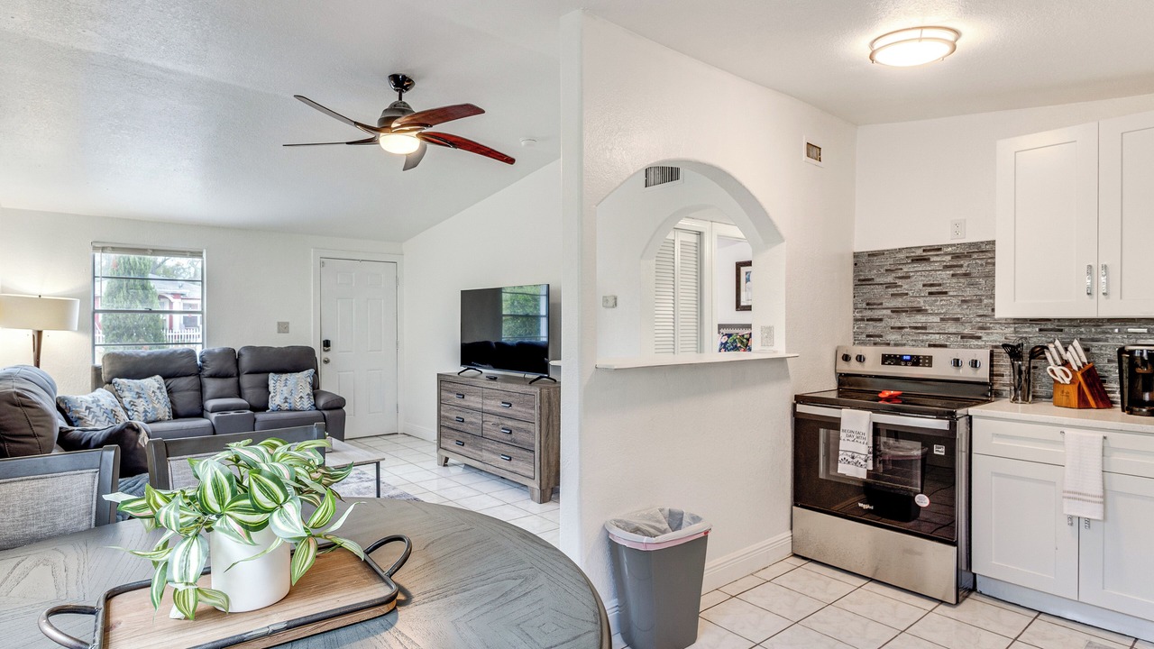 Photo of Livingroom in Bearss Plaza