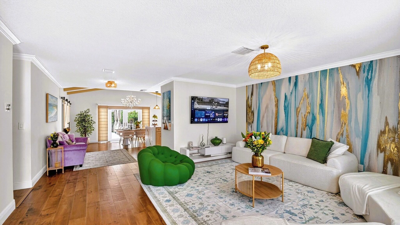 Photo of Livingroom in Tropic Palms