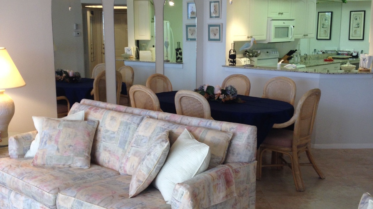 Photo of Livingroom in Bayway Isles