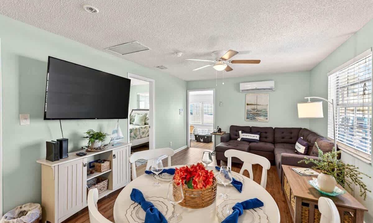 Photo of Livingroom in Indian Shores