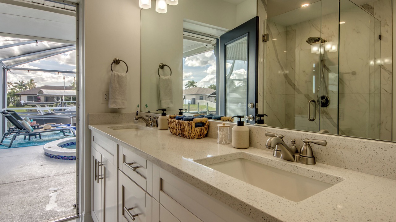 Photo of Bathroom in Caloosahatchee