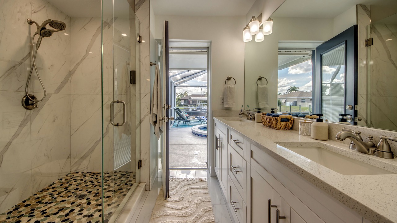 Photo of Bathroom in Caloosahatchee