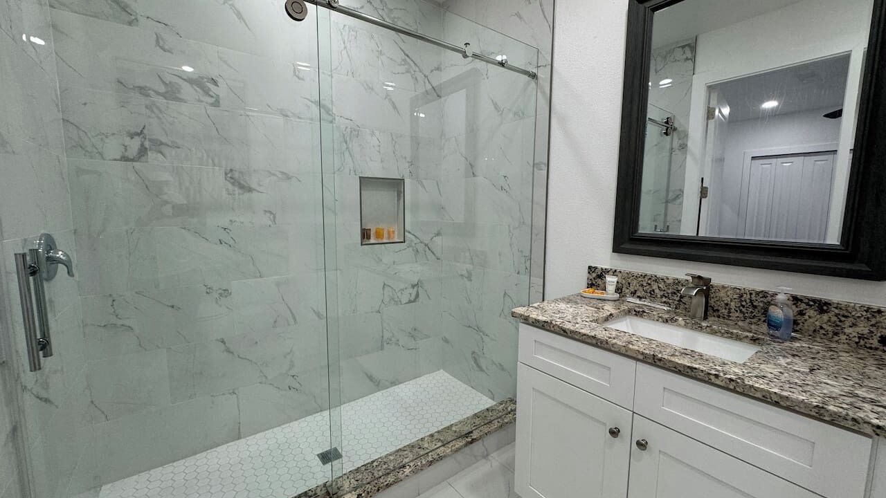 Photo of Bathroom in Pinecrest West Park