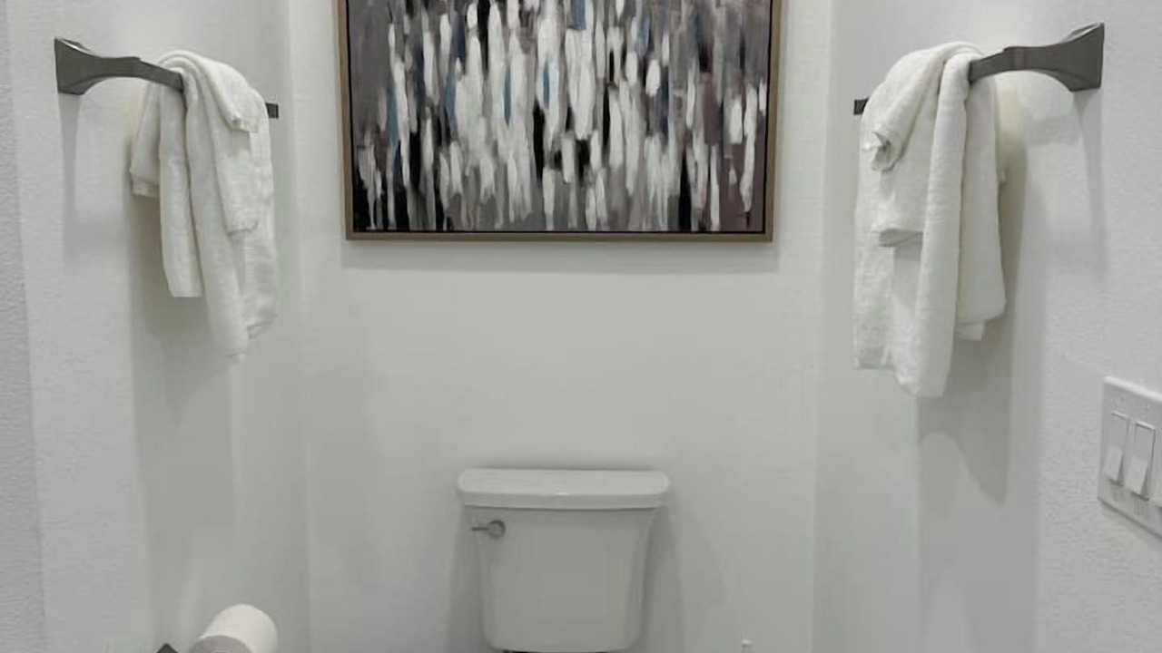 Photo of Bathroom in Pinecrest West Park