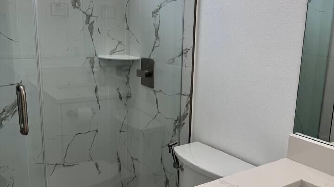 Photo of Bathroom in Pinecrest West Park