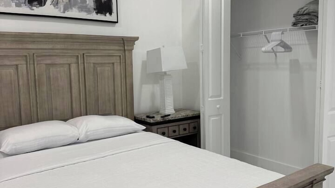 Photo of Bedroom in Pinecrest West Park