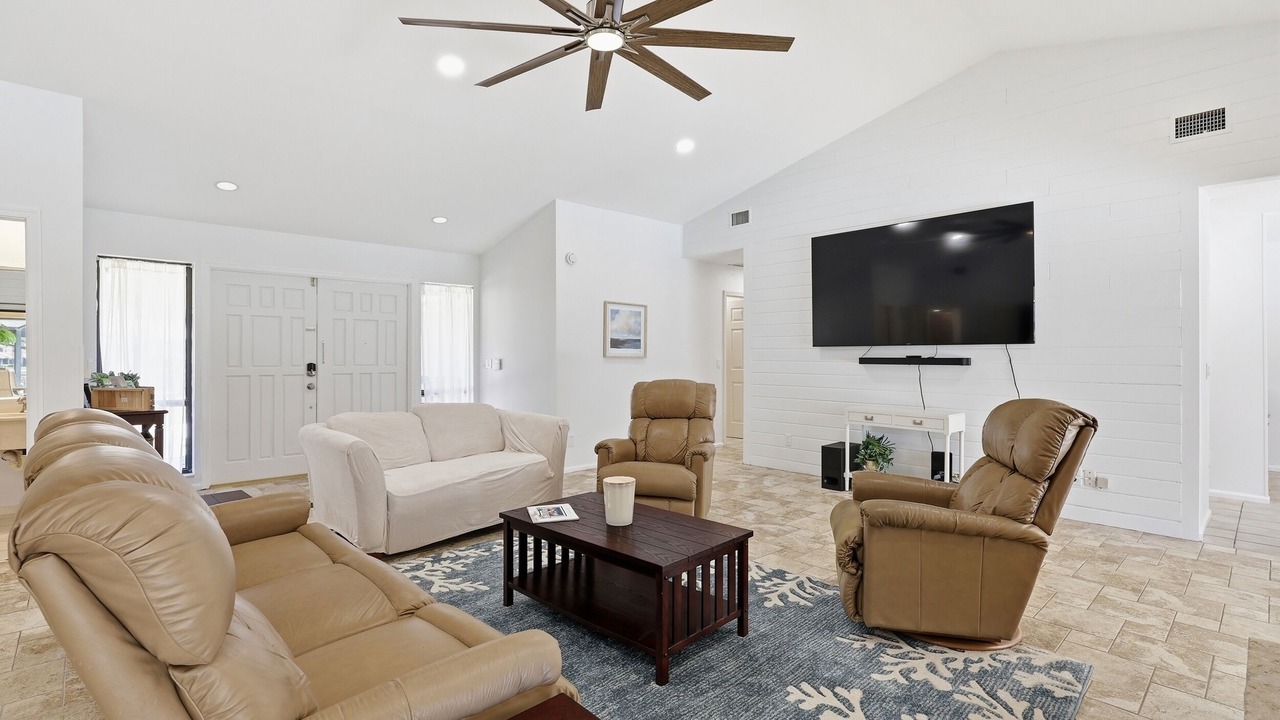 Photo of Livingroom in Hunt Club