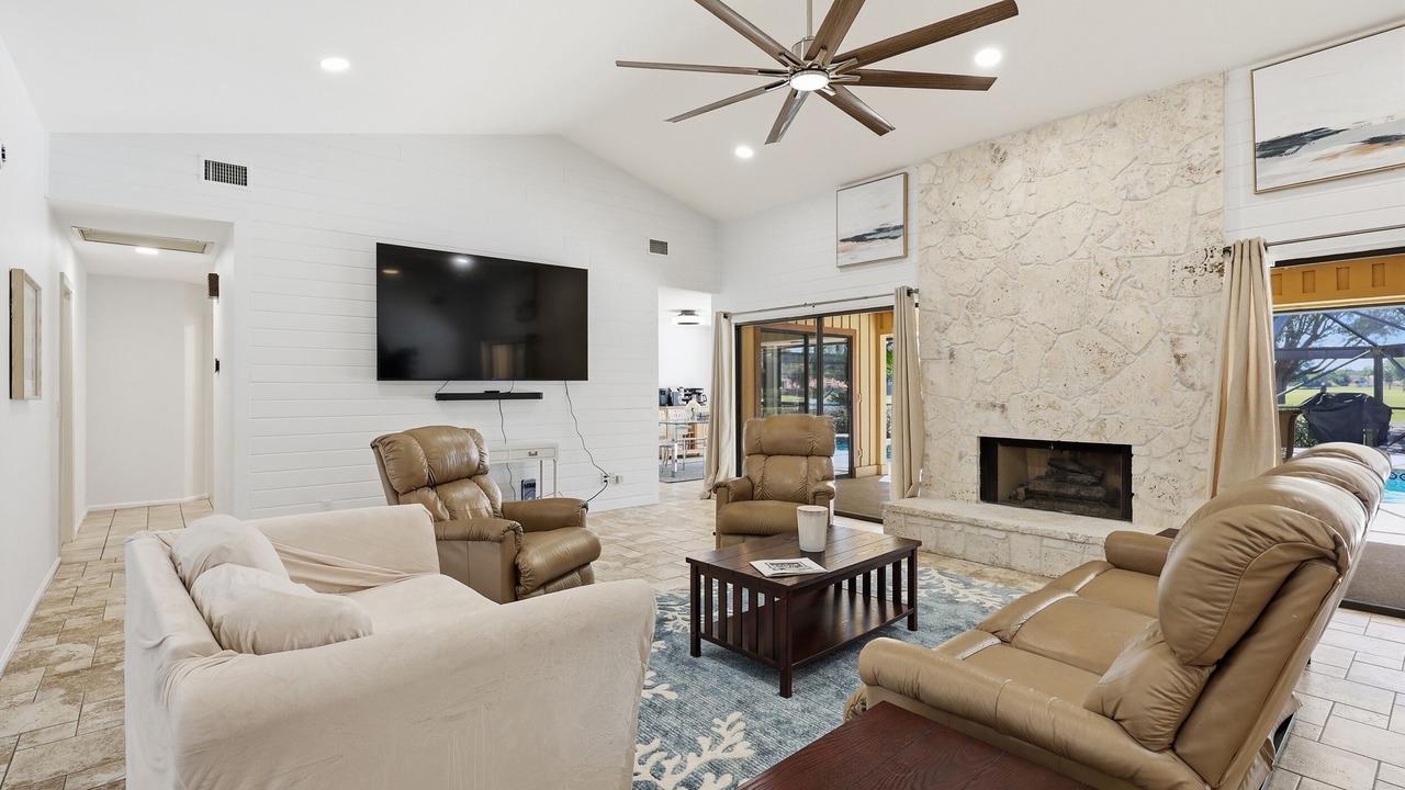 Photo of Livingroom in Hunt Club
