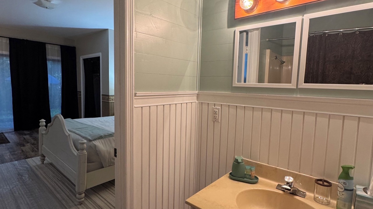 Photo of Bedroom in Chattahoochee