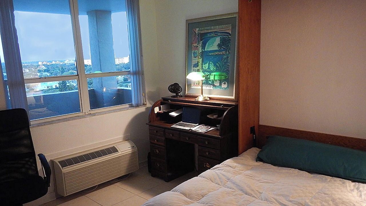 Photo of Bedroom in South Peninsula Historic District