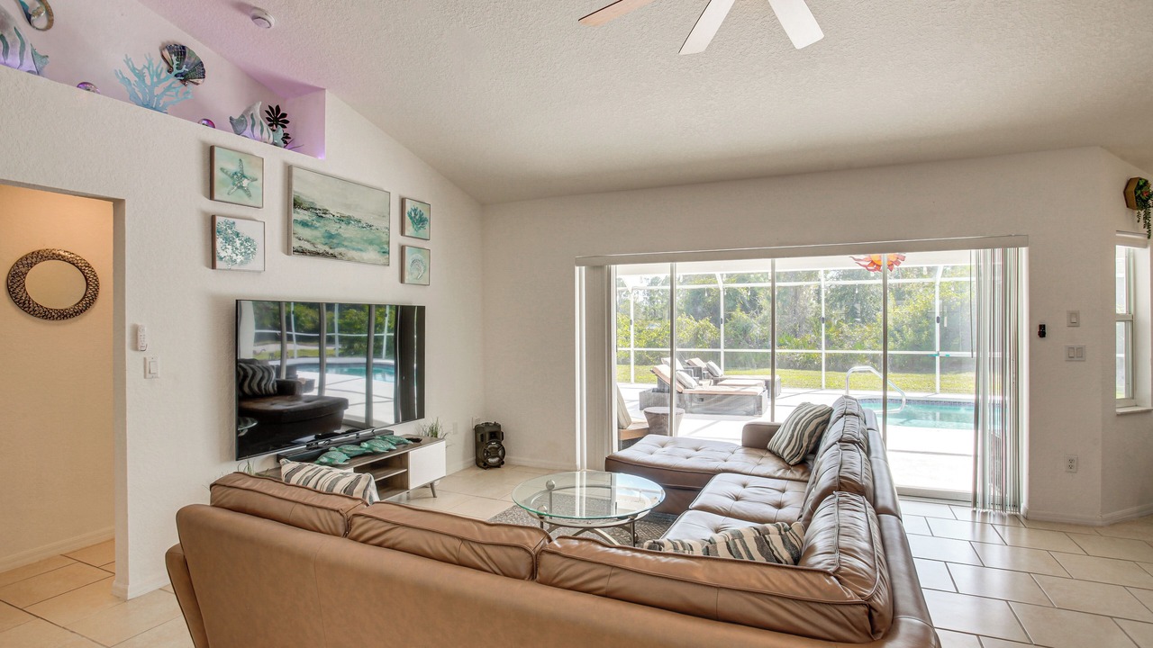 Photo of Livingroom in Gulf Cove